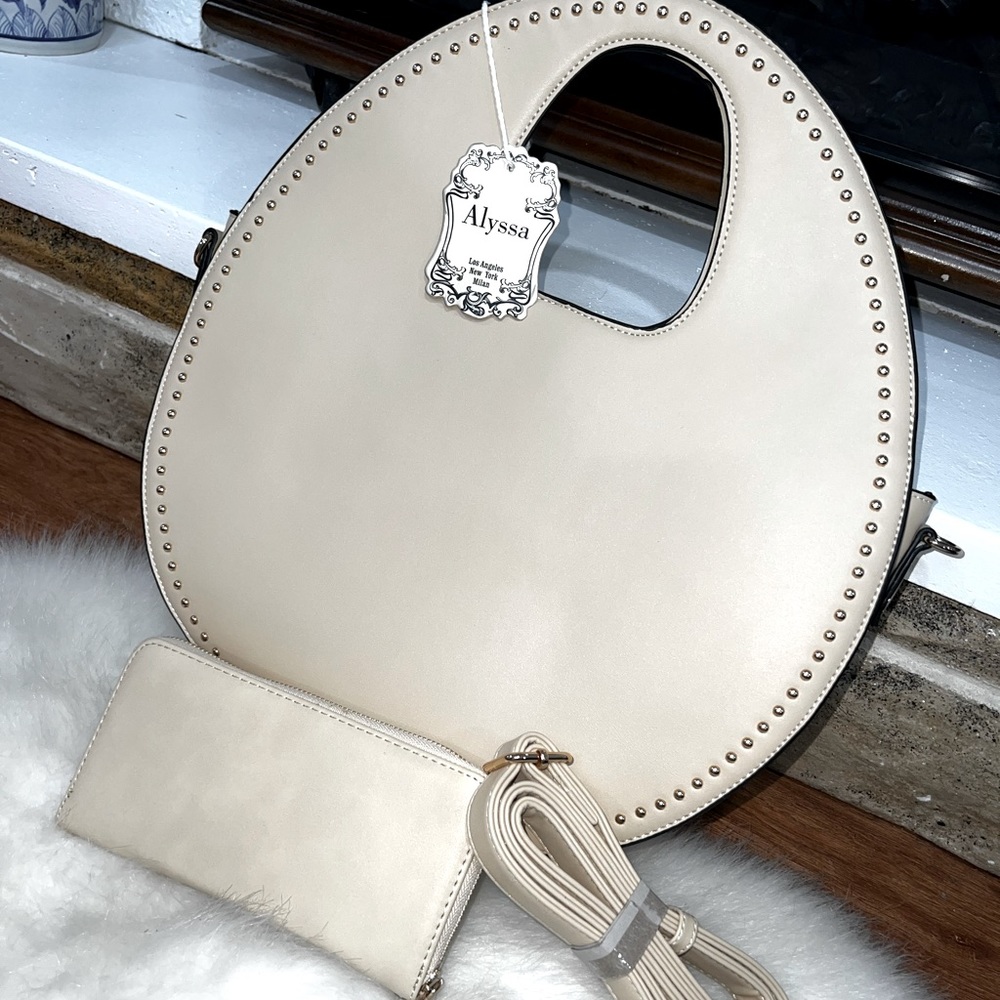 Round Beige color bag